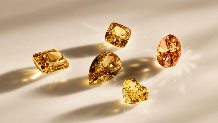 Solitaire vs Diamond: What’s the Difference?