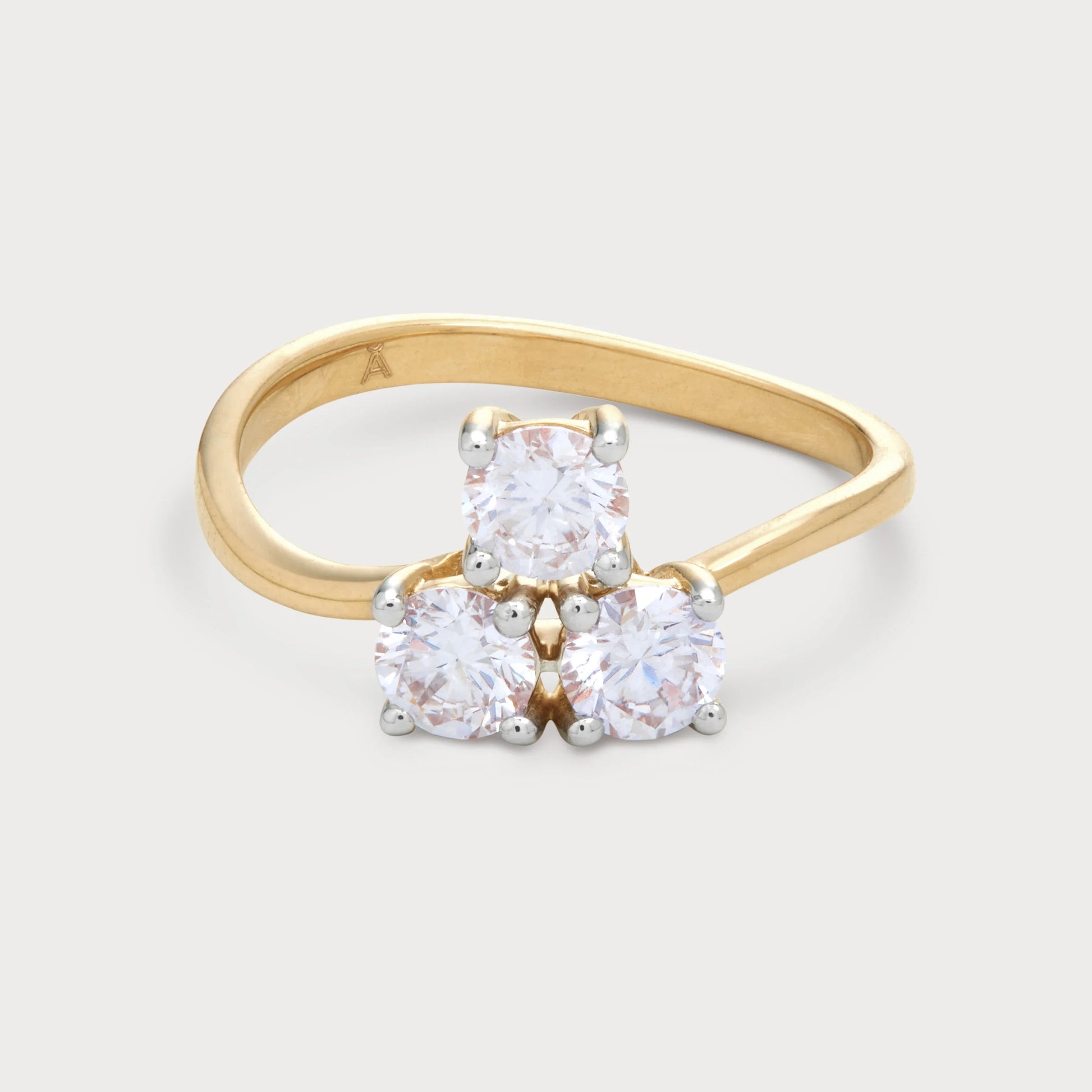 The Arvia Bloom Ring: a yellow gold three-stone diamond ring featuring three brilliant round diamonds set in a floral cluster design. Ideal for engagement or a special gift.