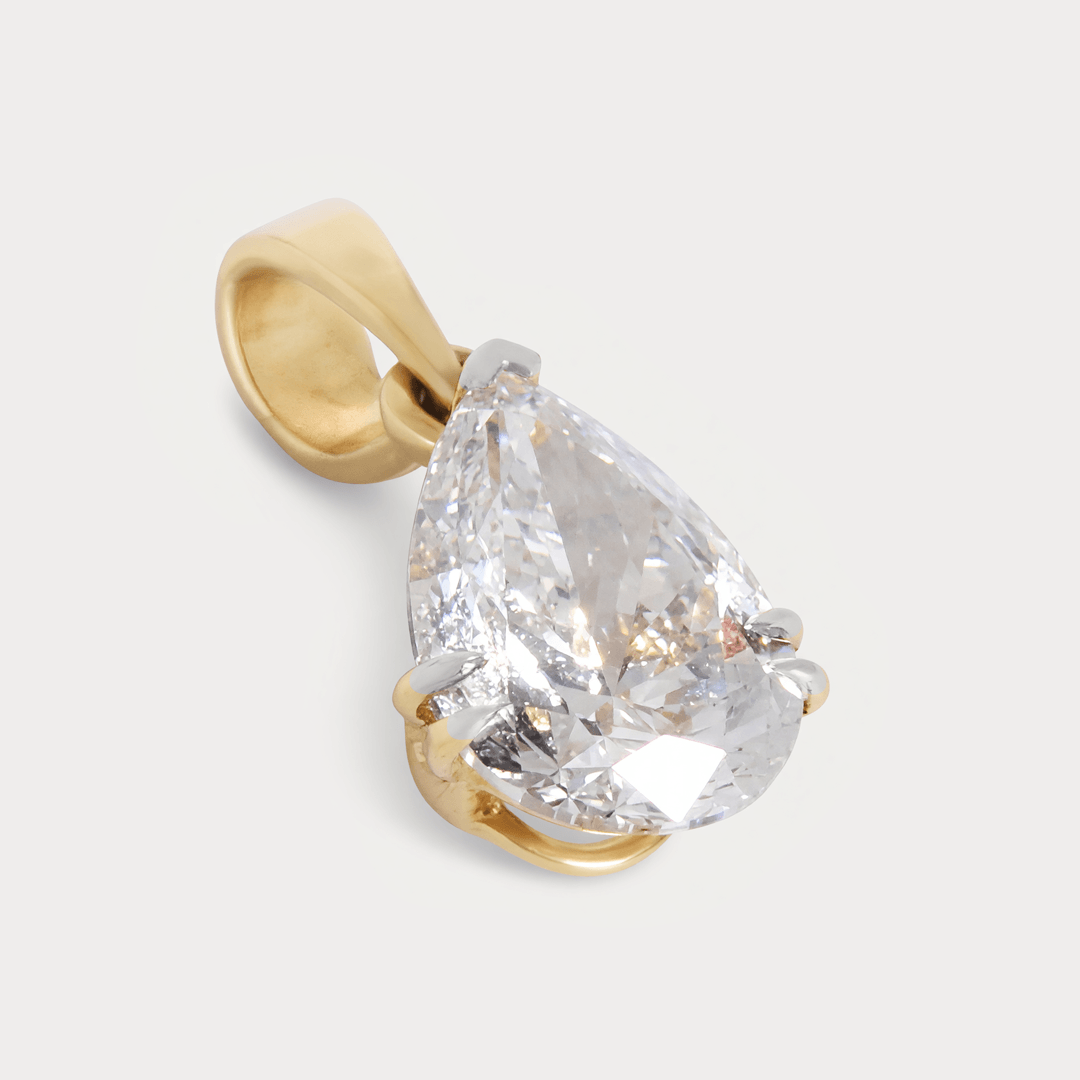 Villa Aurea Solitaire Diamond Pendant Chain