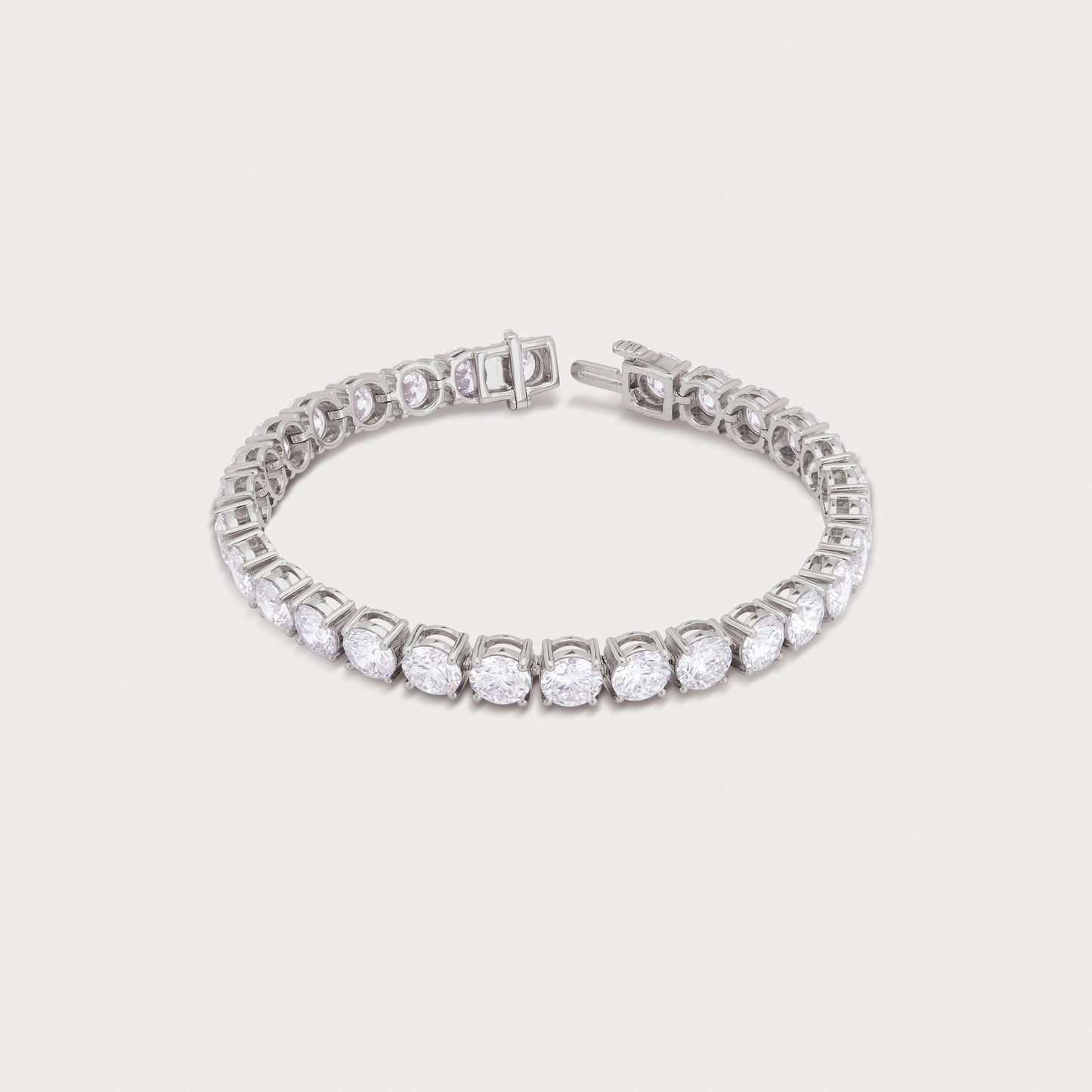 Regal diamond tennis bracelet for women, featuring brilliant round-cut diamonds set in white gold with a secure clasp.