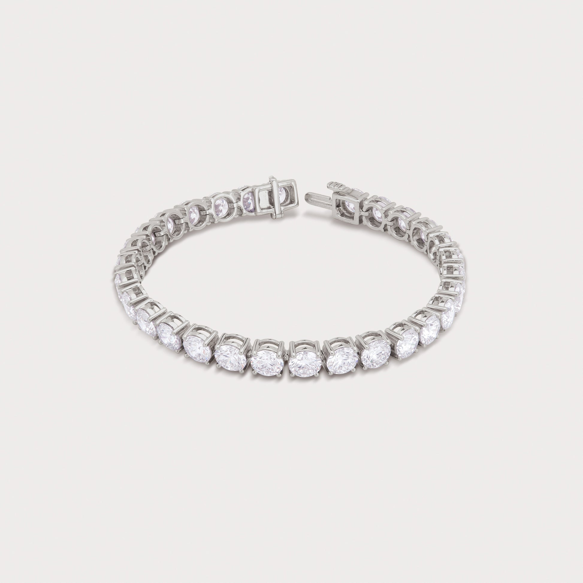 Regal diamond tennis bracelet for women, featuring brilliant round-cut diamonds set in white gold with a secure clasp.