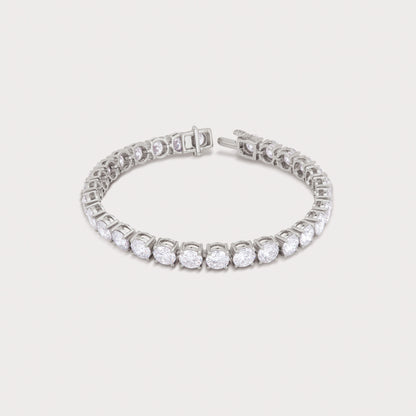 Regal diamond tennis bracelet for women, featuring brilliant round-cut diamonds set in white gold with a secure clasp.